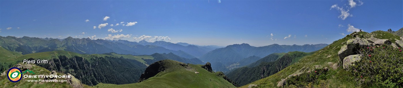 48 Dalla cresta di vetta del Mincucco vista sul torrione sottostante.jpg